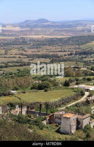 Großes Landhaus in Ruinen mit Bird's Eye View Stockfoto