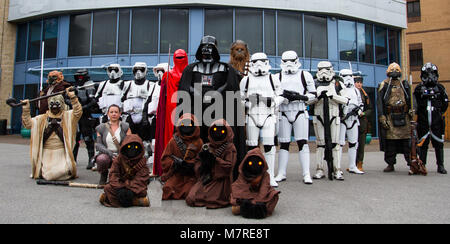 DONCASTER, Großbritannien - 7. Oktober 2018. Eine Gruppe von cosplayer gekleidet, wie Charaktere aus den Star Wars Filmen wie Darth Vader, Sturmtruppen, Chewbacca Stockfoto