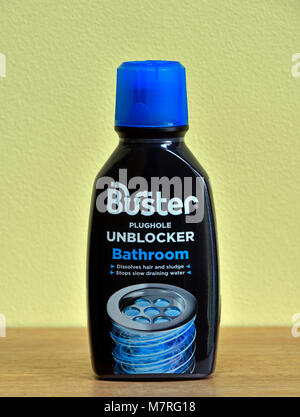 Kunststoff Flasche Buster Abfluss Unblocker. Badezimmer. Löst sich Haar und Schlamm. Stoppt langsam Ablassen von Wasser. Stockfoto