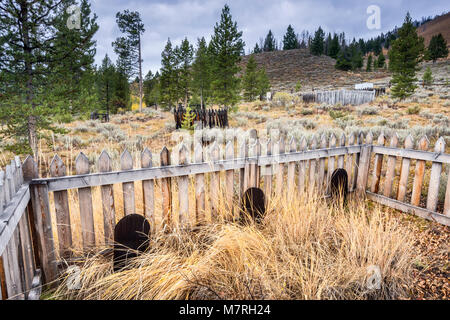 Bonanza Friedhof, Bonanza City Ghost Town, Yankee Fork des Salmon River, Custer Autobahn Abenteuer Straße, Salmon-Challis National Forest, Idaho, USA Stockfoto