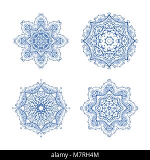 Vektor einrichten von vier runden Schneeflocken. Vektor blau Mandalas. Stock Vektor