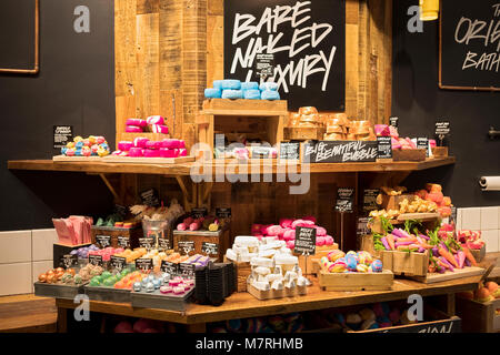 Bunte Seife wird an der üppigen Store auf der East 14th Street in Greenwich Village, New York City. Stockfoto