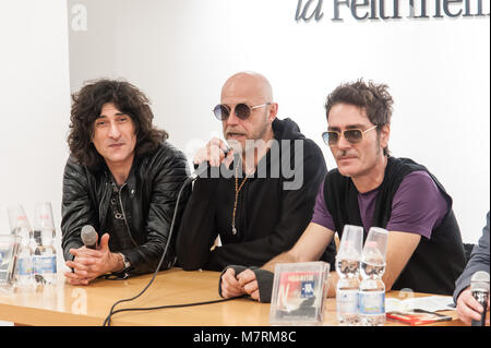 Die negrita treffen in der Öffentlichkeit die Feltrinelli in Neapel und die Kopien ihres neuen Albums Wüste Yacht Club anmelden. (Foto von Sonia Brandolone/Pacific Press) Stockfoto