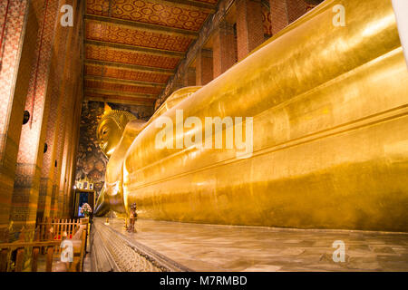 Wat-Pho, Bangkok Thailand: - 3. März, 2018: -: Wat Pho oder der offizielle Name ist Wat Pho, den ältesten Tempel ist das Zuhause ein Paar, Wat Pho eine beliebte mit vi Stockfoto