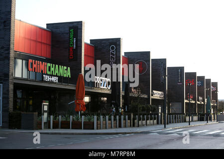 Neuen Build line Restaurants in Milton Keynes mit ChimiChanga, Prezzo, Nandos, Frankie und Benny's, TGI Fridays, Bella Italia und Pizza Express, UK. Stockfoto