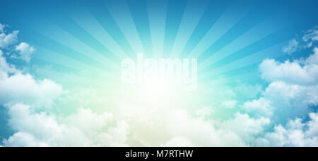 Himmlischen Himmel, Sonne bricht durch weiße Wolken mit Lichtstrahlen Stockfoto