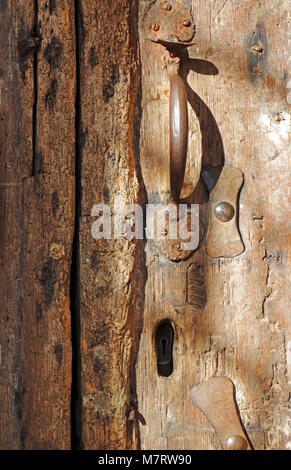 Von der alten Tür am Eingang der Pfarrkirche St. Helen bei Ranworth, Norfolk, England, Vereinigtes Königreich, Europa Detail Stockfoto