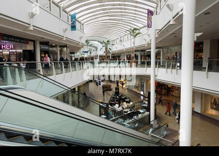 Innere der Mall, Einkaufszentrum Cribbs Causeway, Bristol, England, Großbritannien Stockfoto