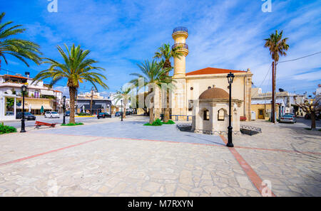 Türkische alte Moschee und Brunnen in der Stadt Ierapetra auf der Insel Kreta, Griechenland Stockfoto