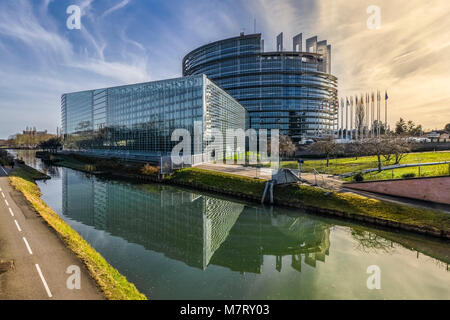 Schöne Aussicht auf das Louise-Weiss-Gebäude, dem Sitz des Europäischen Parlaments, Strasboug, Frankreich Stockfoto