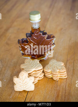 Leckere Cookies Ahorn (Maple Leaf Cookies), mit echten kanadischen Ahornsirup. Stockfoto