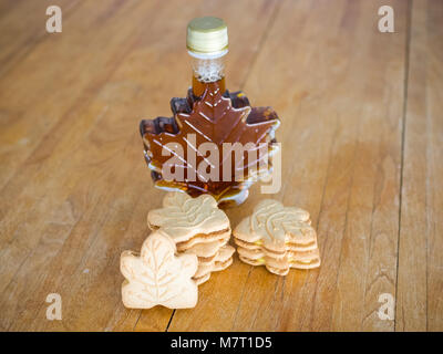 Leckere Cookies Ahorn (Maple Leaf Cookies), mit echten kanadischen Ahornsirup. Stockfoto