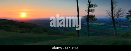 Sommer Sonnenuntergang über Chanctonbury Ring, South Downs National Park, Sussex, England, Großbritannien Stockfoto