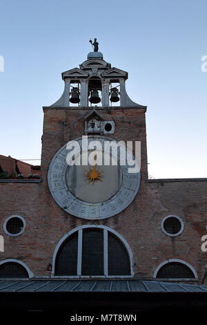 Venedig, Italien. Die Glocke der Kirche San Giacomo di Rialto Stockfoto