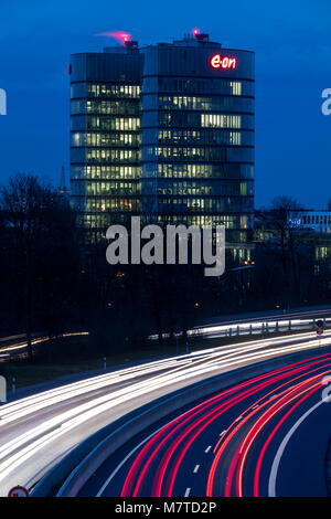 Head Office, zentrale, des Energiekonzerns EON in Essen, Deutschland, Autobahn A 52, Stockfoto