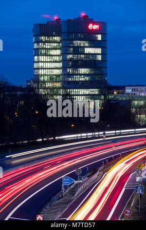 Head Office, zentrale, des Energiekonzerns EON in Essen, Deutschland, Autobahn A 52, Stockfoto