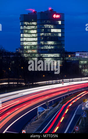 Head Office, zentrale, des Energiekonzerns EON in Essen, Deutschland, Autobahn A 52, Stockfoto