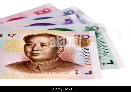 Auswahl der verschiedenen chinesischen Yuan Währung Rechnungen auf einem weißen Hintergrund. Stockfoto