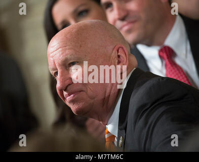 Vertreter Kevin Brady (R-TX) besucht die Begrüßung der Baseball 2017 World Series Campions, der Houston Astros im Weißen Haus in Washington, DC, 12. März 2018. Quelle: Chris Kleponis/CNP/MediaPunch Stockfoto