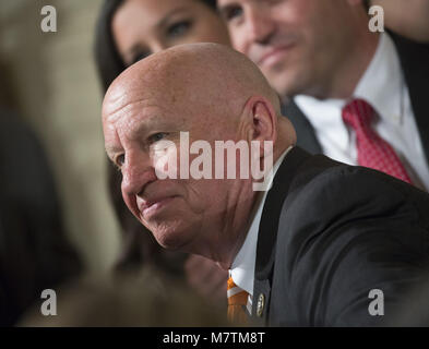 März 12, 2018 - Washington, District of Columbia, Vereinigte Staaten von Amerika - Vertreter Kevin Brady (R-TX) besucht die Begrüßung der Baseball 2017 World Series Campions, der Houston Astros im Weißen Haus in Washington, DC, 12. März 2018. Quelle: Chris Kleponis/CNP (Credit Bild: © Chris Kleponis/CNP über ZUMA Draht) Stockfoto