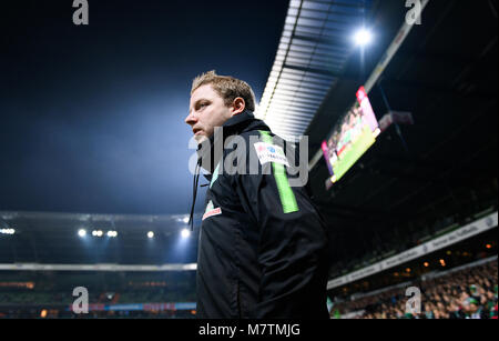 Trainer Florian Kohfeldt (Werder Bremen). GES/Fussball/1. Bundesliga: Werder Bremen - 1. FC Köln, 12.03.2018 Fußball: 1.Liga: Werder Bremen vs FC Köln, Bremen, 12. März 2018 | Verwendung weltweit Stockfoto