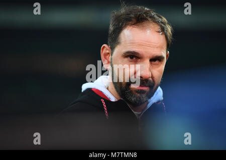 Trainer Stefan Ruthenbeck (FC Köln). GES/Fussball/1. Bundesliga: Werder Bremen - 1. FC Köln, 12.03.2018 Fußball: 1.Liga: Werder Bremen vs FC Köln, Bremen, 12. März 2018 | Verwendung weltweit Stockfoto