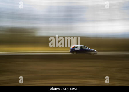 März 12, 2018 - Großpolen, Polen - Auto auf der Straße. (Bild: © dawid Tatarkiewicz über ZUMA Draht) Stockfoto