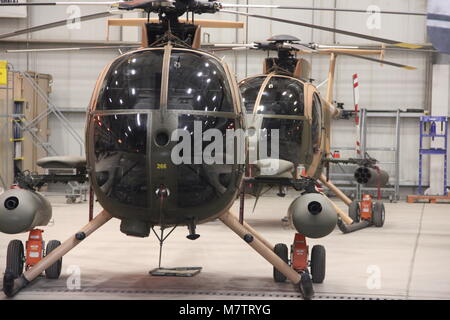 14. Februar 2018, Afghanistan, Kabul: Ein MD-530 Hubschrauber steht in einem Hangar der Afghanischen Luftwaffe. Die Luftwaffe ist mit Druck auf die radikalen Taliban Gruppe im Land beauftragt. Foto: Christine-Felice Röhrs/dpa Stockfoto