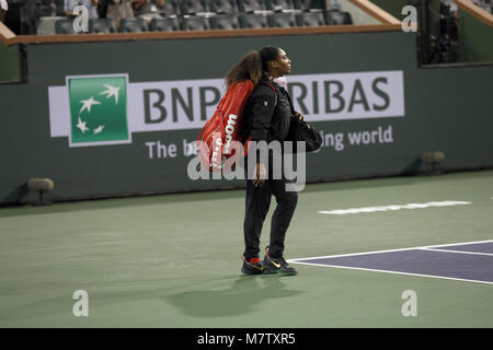 Indian Wells, Kalifornien, USA. 12. März, 2018. Venus Williams und Serena Williams in ihrem Match gegen einander während der BNP Paribas Open in Indian Wells Tennis Garden am 12. März 2018 im kalifornischen Indian Wells. Personen: Serena Williams Quelle: Hoo-Me.com/MediaPunch Credit: MediaPunch Inc/Alamy leben Nachrichten Stockfoto