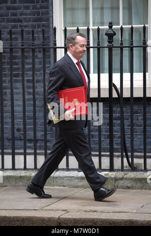 London, Großbritannien. 13 Mär, 2018. Staatssekretär für internationalen Handel und der Präsident des Board of Trade die Rt Hon Liam Fox MP kommt für die wöchentliche Kabinettssitzung am 10 Downing Street in London Quelle: Keith Larby/Alamy leben Nachrichten Stockfoto