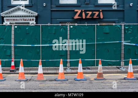 Salisbury, Wiltshire, UK. 13. März 2018. Es ist viel weniger Polizei Aktivität im Zentrum von Salisbury heute jedoch nach wie vor von der Öffentlichkeit abgeriegelt sind. Credit: © Paul Chambers/Alamy Stock Foto/Alamy leben Nachrichten Stockfoto