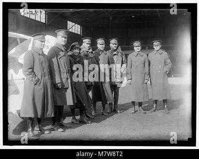 Luftfahrt, Armee. Gruppe der Offiziere in der Armee mit MARJORIE STINSON, FLIEGERIN LCCN 2016869667 Stockfoto