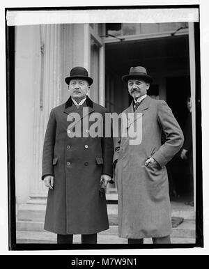 Eine Fotografie von Dr. A. Hermes und Dr. Weidfeldt, aufgenommen am 11. Januar 1924. Das Bild fängt diese beiden Ärzte während ihres Berufslebens Anfang des 20. Jahrhunderts ein. Stockfoto