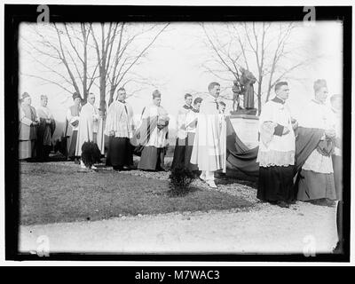 Ein historisches Foto aus dem Bischofsjubiläum für Kardinal Gibbons, das an der Katholischen Universität gehalten wurde, mit prominenten Kirchenfiguren wie Kardinal Sheretti, Kardinal McRory und Monsignore Banzana. Stockfoto
