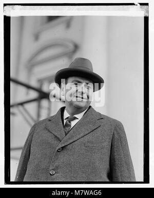 Harlan F. Stone war ein US-amerikanischer Anwalt und Jurist, bekannt für seine Rolle als Chief Justice of the United States. Dieses Bild markiert einen wichtigen Moment in seiner Karriere während des frühen 20. Jahrhunderts. Stockfoto