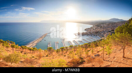 Panoramablick von Castellammare del Golfo, Provinz Trapani, Sizilien, Italien Stockfoto