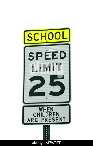 Schule und 25 mph Zeichen auf weißem Stockfoto