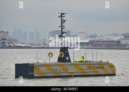 USV Maxlimer ist ein long-endurance Unmanned Surface Vessel und ist einer der in die engere Wahl Kämpfer für die Shell Ocean Discovery XPRIZE Stockfoto