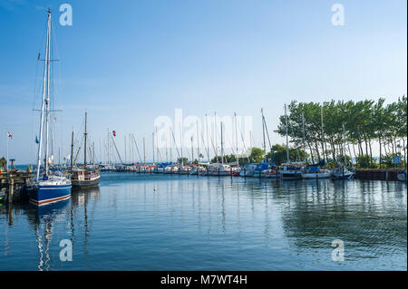 Hafen in Orth, Fehmarn, Ostsee, Schleswig-Holstein, Deutschland, Europa Stockfoto