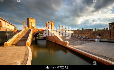 Trepponti Brücke, Comacchio Dorf, Ferrara, Emilia Romagna, Italien Stockfoto