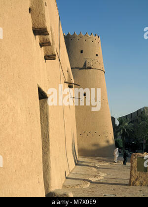 Das 1865 aus Lehmziegeln erbaute Fort Masmak im Zentrum der Stadt ist die Keimzelle von Riad, Saudi Arabien. Stockfoto
