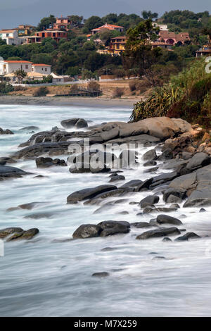 Küste in der Nähe von Tortoli in Arbatax an der Ostküste von Sardinien, Italien. Stockfoto