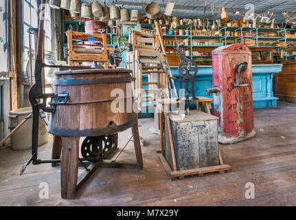 Innenraum des Tanzes und Stuart (1862) Ghost Town von Virginia City, Montana, USA Stockfoto