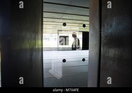 Die von Rodez Rodez, Museum für zeitgenössische Kunst Museum widmet sich die Arbeit der Französischen abstrakten Künstler Pierre Soulage, Architektur von 'RCR arquitectes Stockfoto