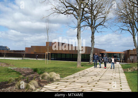 Die von Rodez Rodez, Museum für zeitgenössische Kunst Museum widmet sich die Arbeit der Französischen abstrakten Künstler Pierre Soulage, Architektur von 'RCR arquitectes Stockfoto
