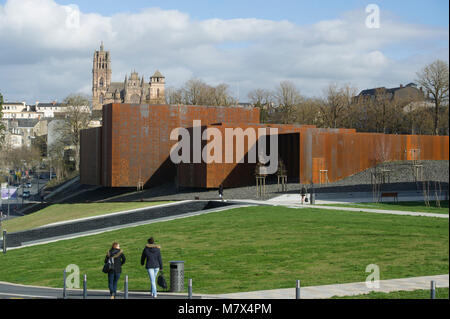 Die von Rodez Rodez, Museum für zeitgenössische Kunst Museum widmet sich die Arbeit der Französischen abstrakten Künstler Pierre Soulage, Architektur von 'RCR arquitectes Stockfoto