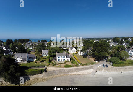 La Trinité-sur-Mer (Bretagne, Frankreich) in der Nähe des Golf von Morbihan, auf 2015/06/20: Luftaufnahme der "Pointe de Curbihan' Landspitze fro Stockfoto