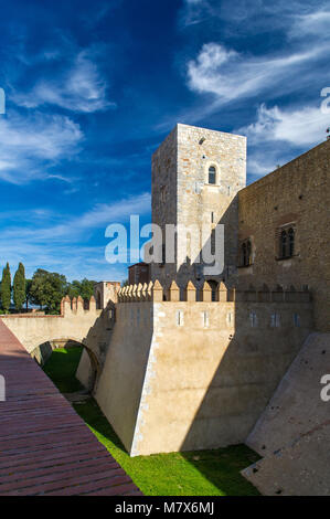 Perpignan (Südfrankreich). Terrassen, Ringmauer und Gebäude der Palast der Könige von Mallorca (Palau dels Reis de Mallorca in Katalanisch) s Stockfoto