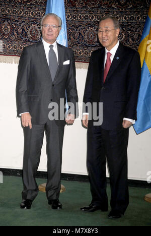 Majestäten König Carl XVI Gustaf von Schweden mit UN-Generalsekretär Ban Ki-Moon bei den Vereinten Nationen. New York City. Oktober 21, 2011. Credit: Dennis Van Tine/MediaPunch Stockfoto