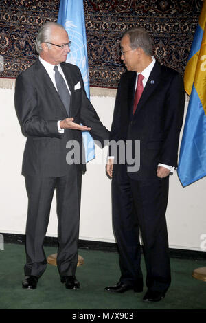 Majestäten König Carl XVI Gustaf von Schweden mit UN-Generalsekretär Ban Ki-Moon bei den Vereinten Nationen. New York City. Oktober 21, 2011. Credit: Dennis Van Tine/MediaPunch Stockfoto